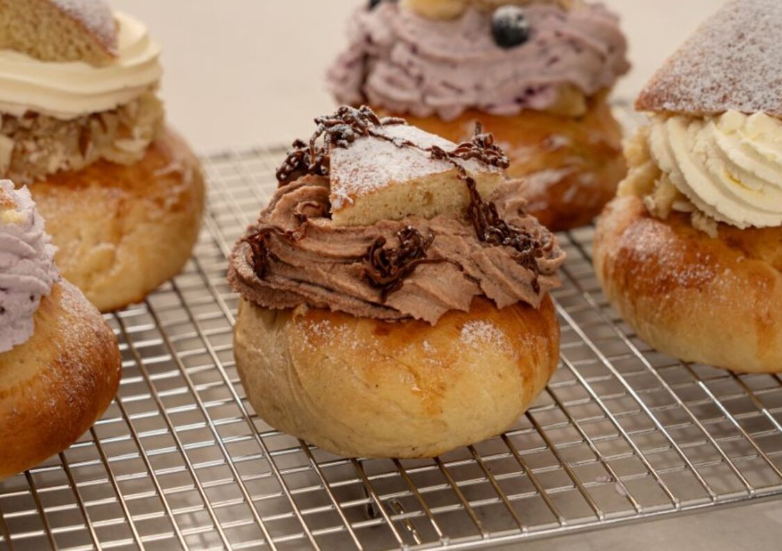 Fastelavnsboller med Nutellaflødeskum og chokoladestykker