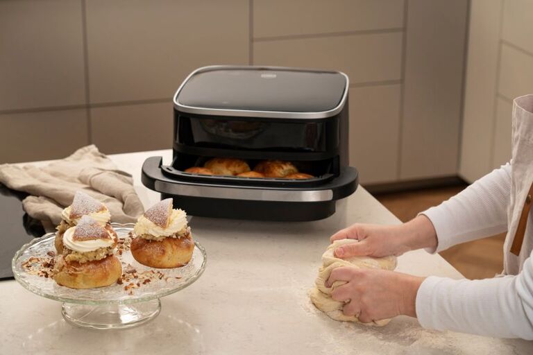 Bliv mester i fastelavnsboller med hjælp fra Easy Fry XL Surface.