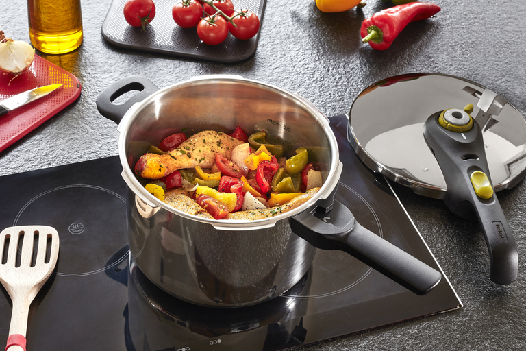 Tilbered lækre retter med en trykkoger