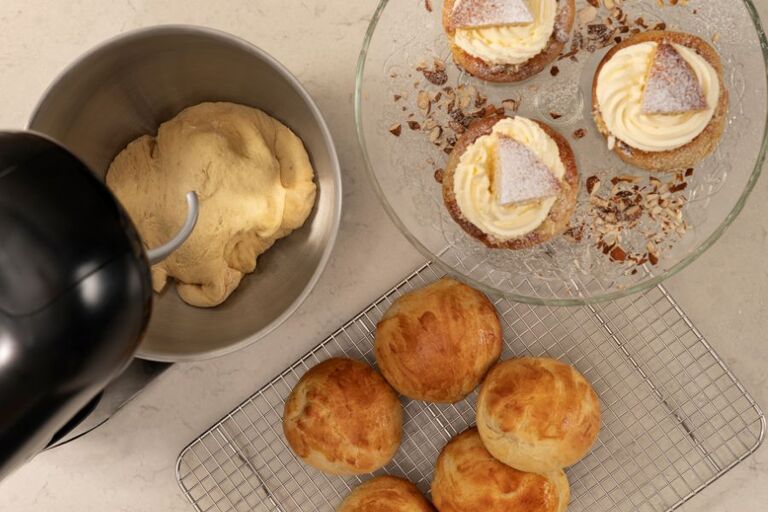 Forbered dejen i Bake Essential