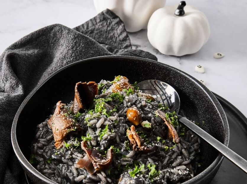 Sort risotto med svampe