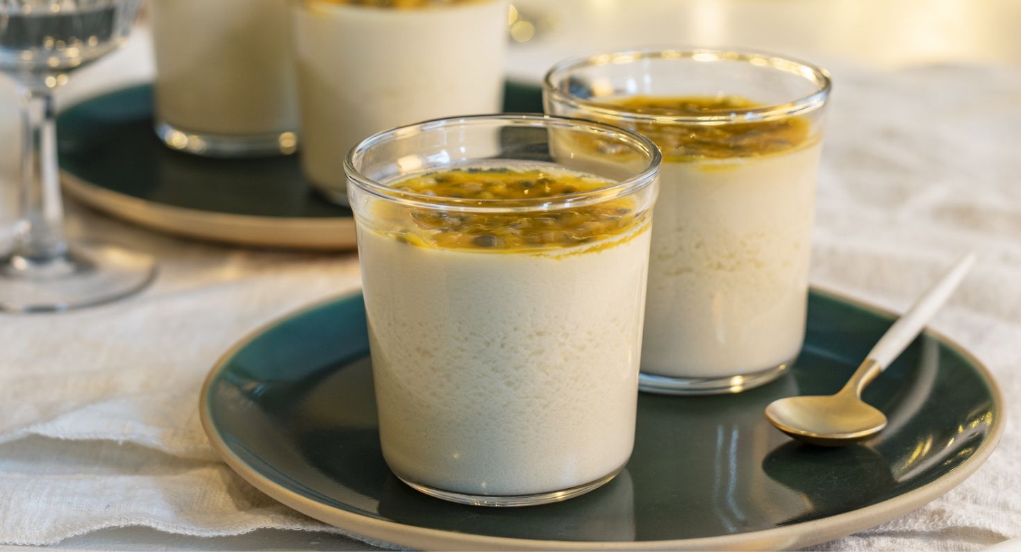 Hvid chokolademousse med mango og kokos