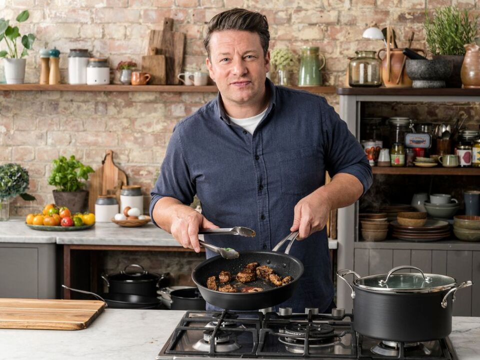 Jamie Oliver Cook's Classics Hard anodisedNon-stick og nem at rengøre.