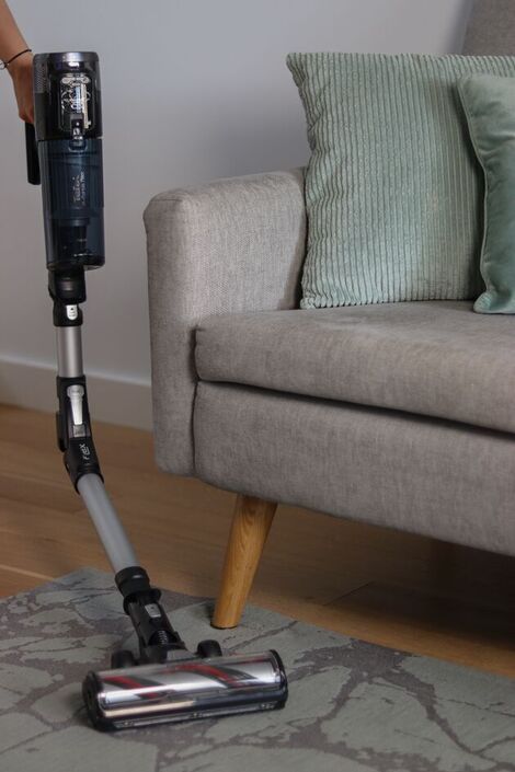Flex‑funktion for nemt at komme til under sofaer og lave borde
