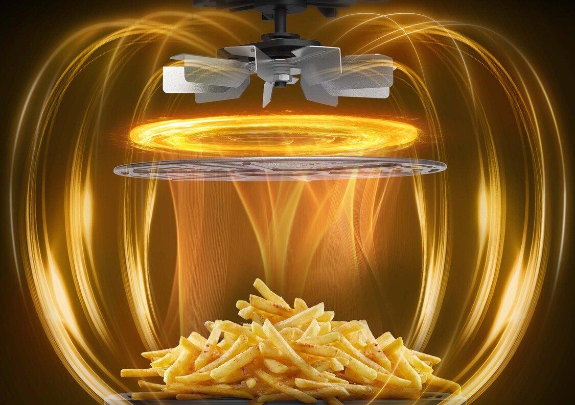En airfryer tilbereder mad ved at