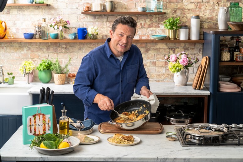 Jamie Oliver Cook's Classics Stainless Steel All in one pan 30 cm / 4,9 L w. lid