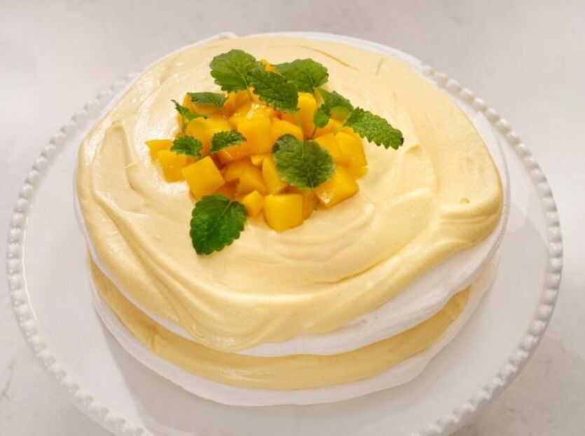 Påskekage med marengs og mango