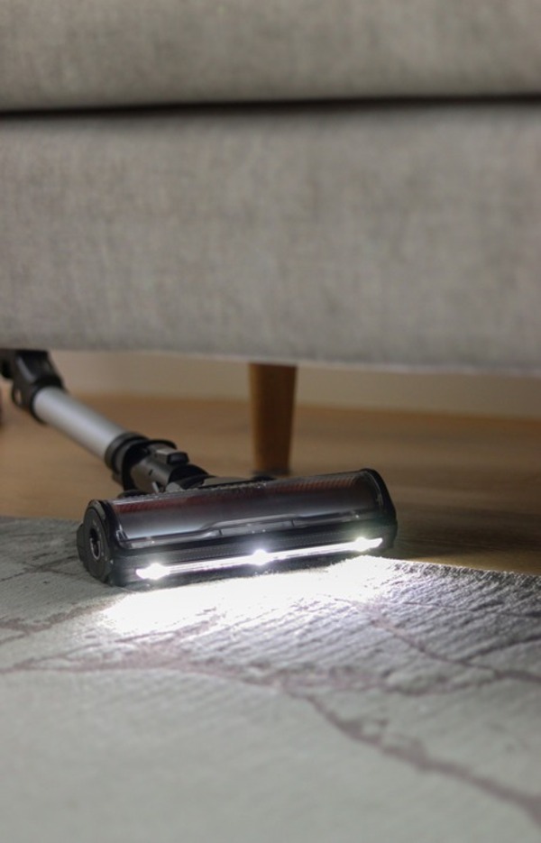 LED-belysning for at se under sofaer og i mørke hjørner.