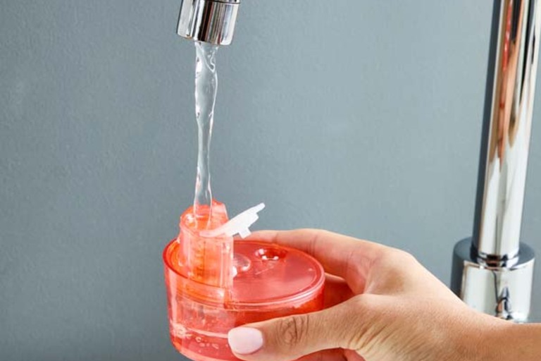 Hvordan afkalker man en steamer?