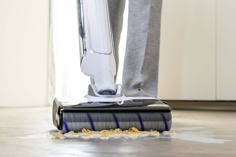 Støvsugning og rengøring af tørt og vådt snavs