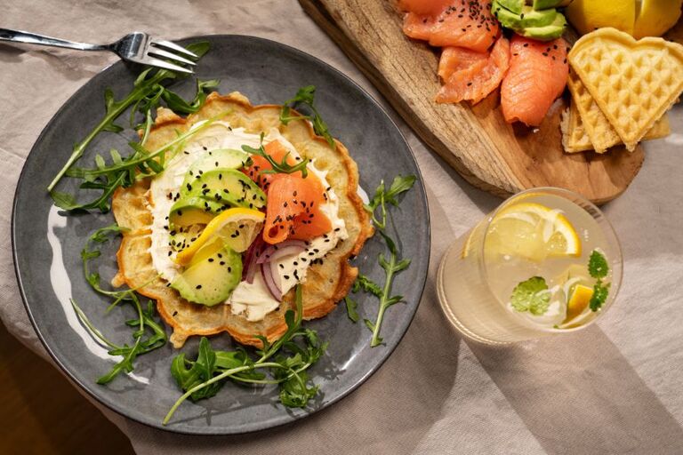 Mættende vafler med luksuriøse toppings.