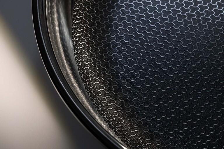 WMF Protection Grid med honeycomb‑struktur.