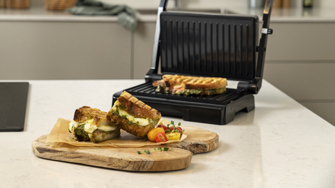 Fyld, grill og nyd! Skab varme og sprøde sandwich eller panini med dette lækre toastjern. 