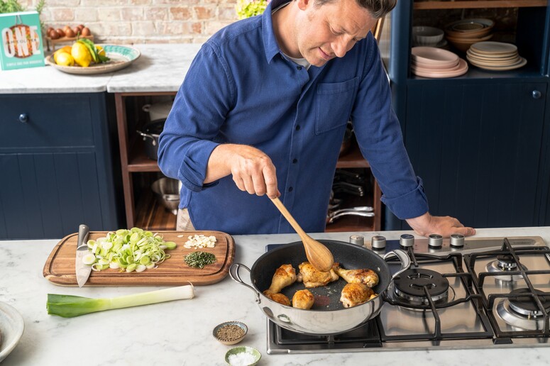Jamie Oliver Cook's Classics Stainless Steel All in one pan 30 cm / 4,9 L w. lid