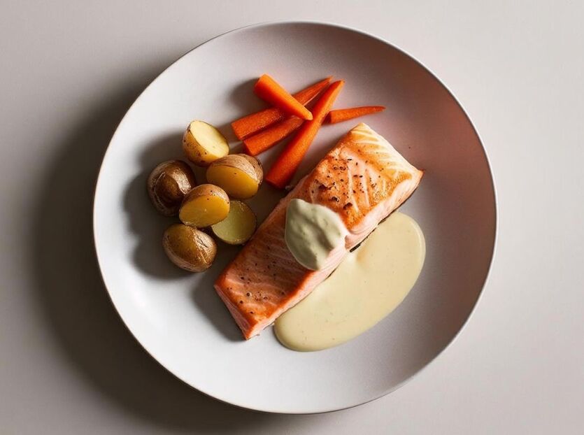 Laks med cremet citronsovs